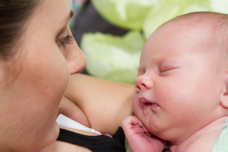Cuidados del bebé en sus primeras horas de vida: ¿qué necesita?