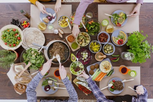 Comida de amigos para desmentir algunos mitos sobre vegetarianismo.
