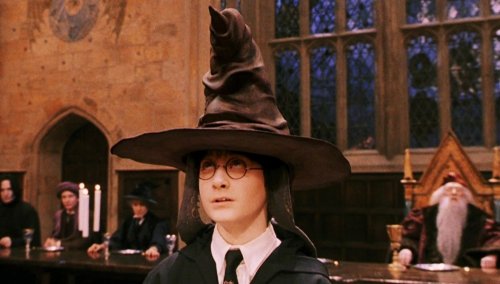 Harry Potter con el Sombrero Seleccionador.