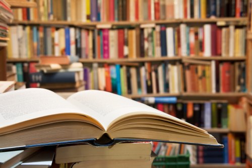 Libros de filosofía en una librería.