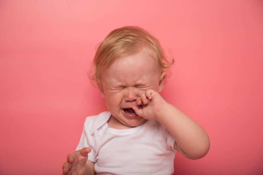 ¿Qué síntomas tiene un bebe cuando le salen los dientes?