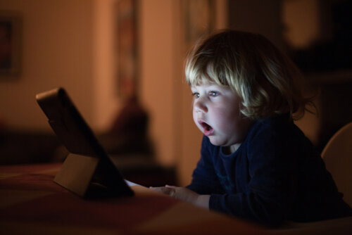 Protege a tus hijos de los efectos negativos de las pantallas electrónicas