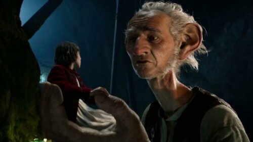 Escena de la película Mi amigo el gigante para disfrutar con los niños.