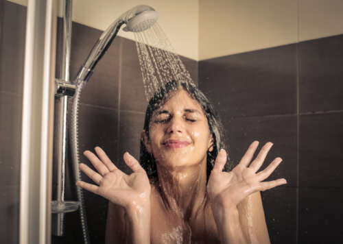 Qué hacer cuando tu hijo adolescente no se ducha: medidas de higiene