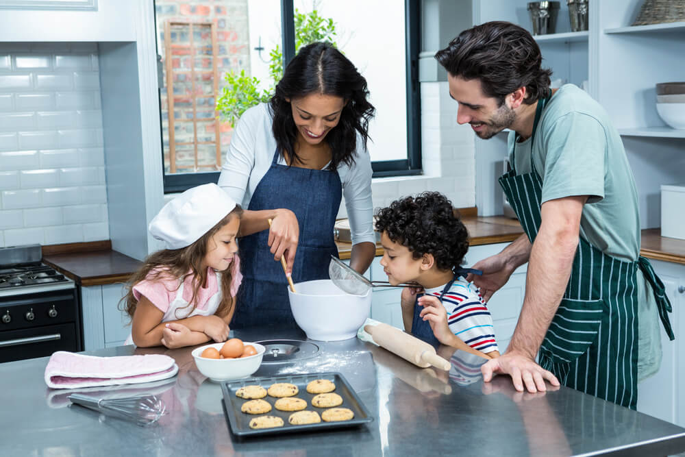 Cucina familiare a casa durante la quarantena.