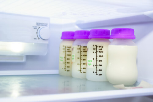 Tarros de leche materna pasteurizada.