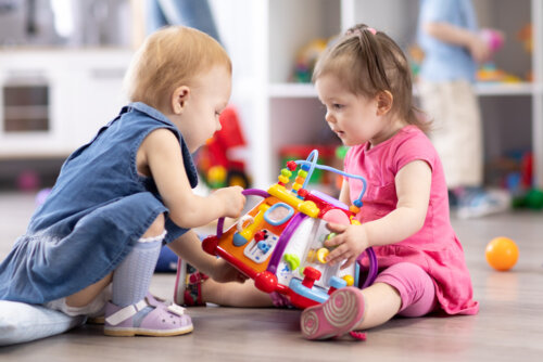 Niños jugando como parte del juego como técnica de evaluación.