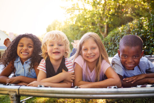 Enfants souriants.