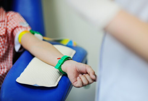 Análisis de sangre en niños