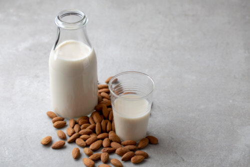 La leche de almendras es una de las bebidas vegetales más conocidas.