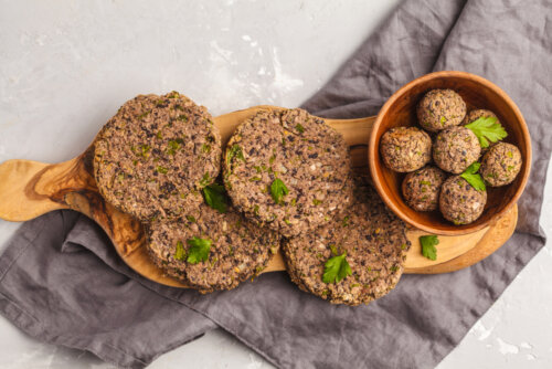 Hamburguesas de alubias, una de las recetas para reducir el desperdicio alimentario.
