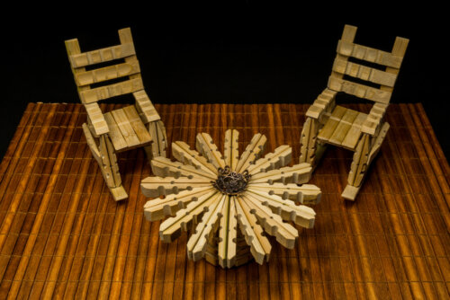 Artisanat avec des pinces à linge.