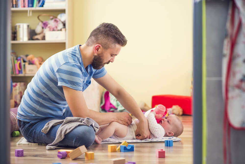 Mi bebé no hace caca: ¿cómo lo ayudo?