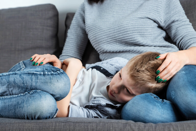 ¿Cuáles son las causas de escroto agudo en niños?
