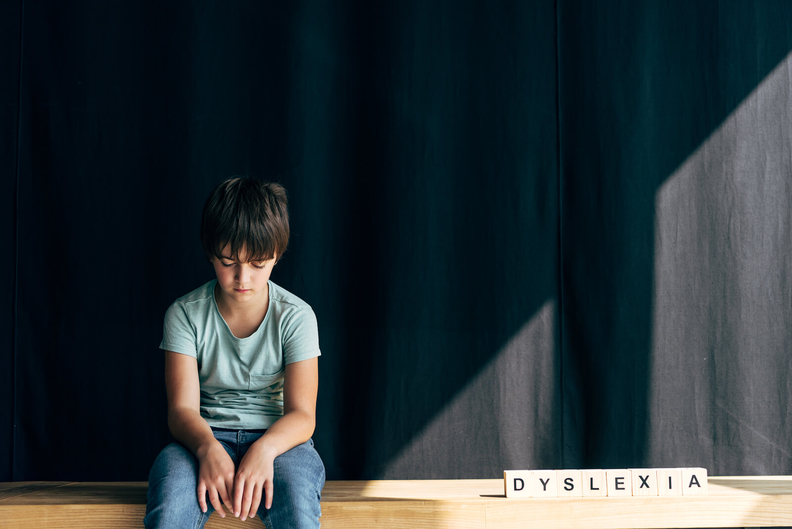 Enfant avec qui la dyslexie doit être travaillée en classe de manière inclusive.
