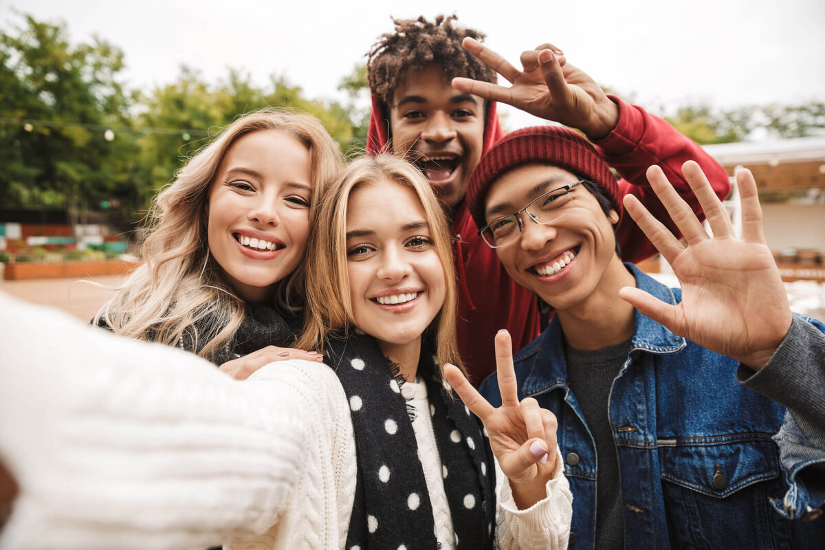 Grupo de amigos adolescentes.