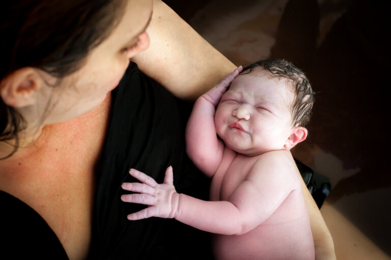 Beneficios psicológicos de dar a luz en casa