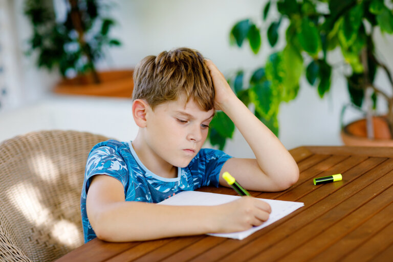 Niños que no quieren hacer los deberes: ¿qué hacer?