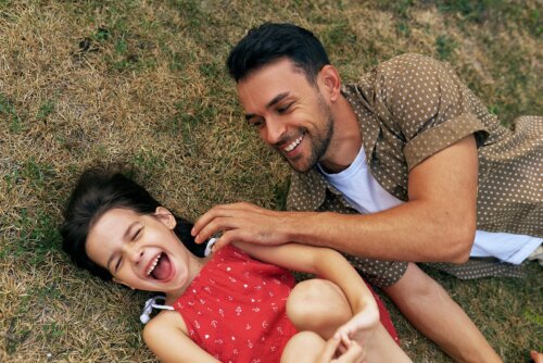 Esto es lo que le sucede al cerebro de un padre cuando tiene una hija