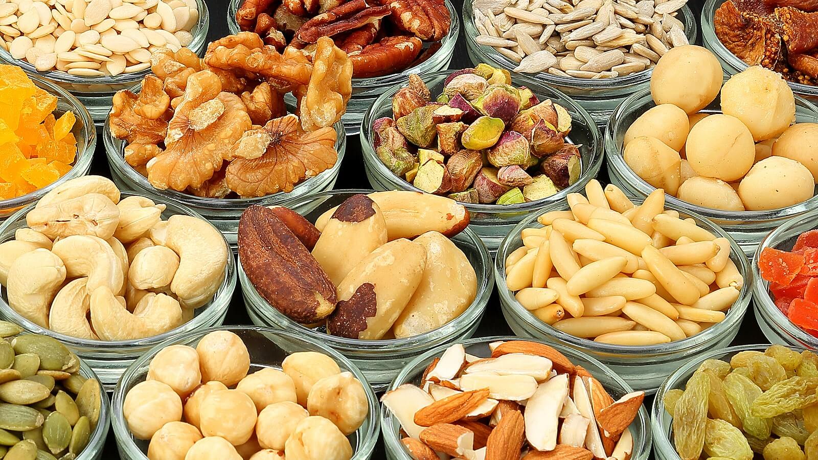 Los frutos secos son uno de los alimentos que ayudan a dormir durante el embarazo.