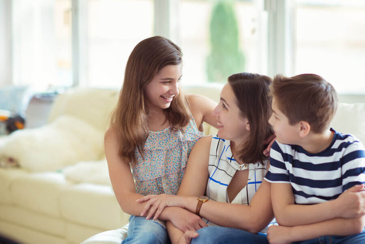 Maman parle à ses enfants