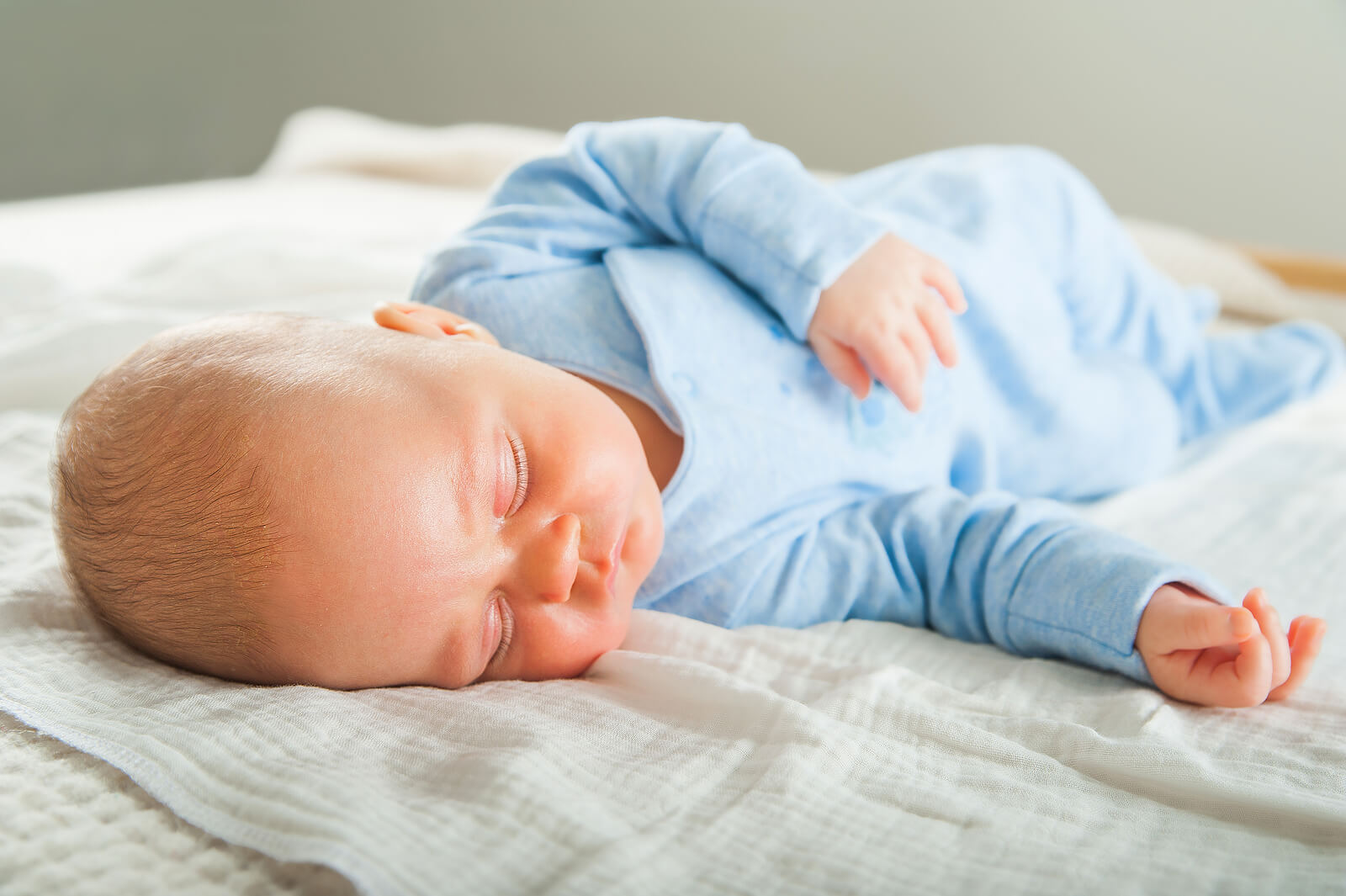 Un bébé qui dort.
