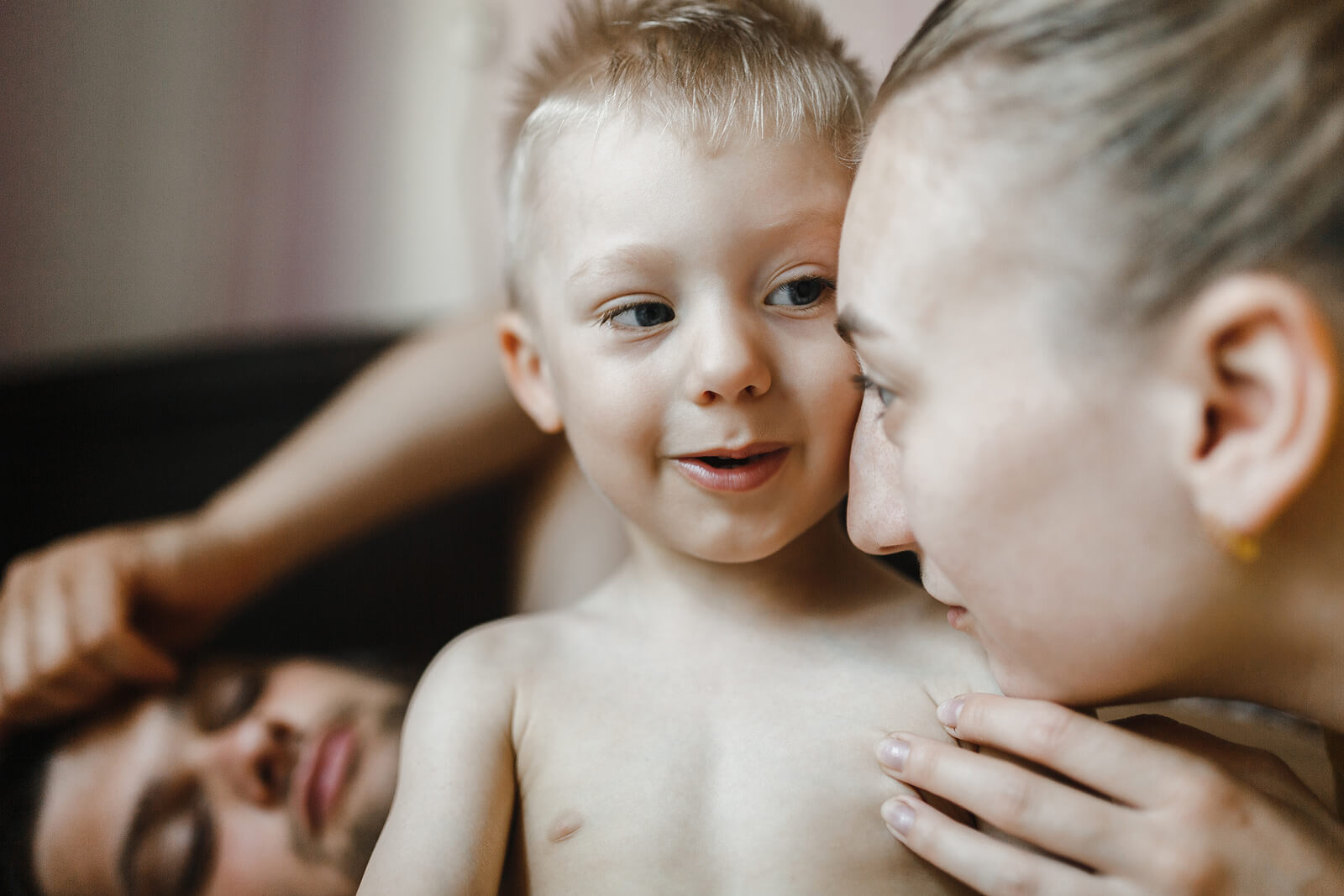 Cómo hablar sobre los extraños a un niño de 3 a 6 años