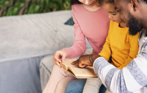 Por qué tienes que leer en voz alta a tus hijos todos los días