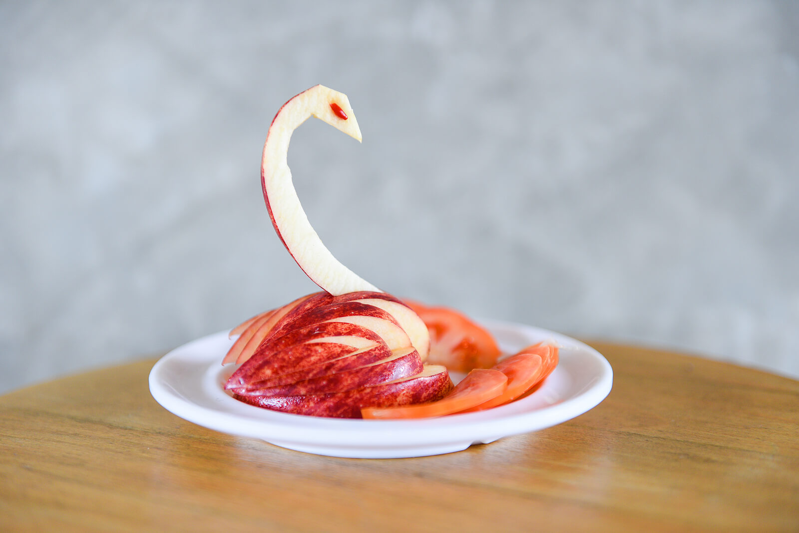 Cisne hecho con fruta gracias al arte Mukimono.