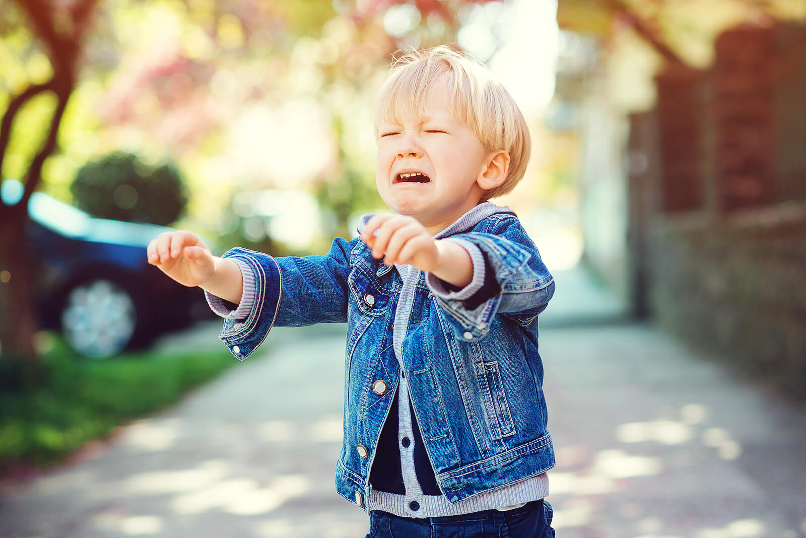 Niños que “explotan” al salir del colegio: ¿qué hacer?