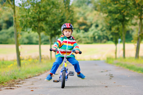 Niños en bicicleta: ¿qué medidas de seguridad hay que tomar?