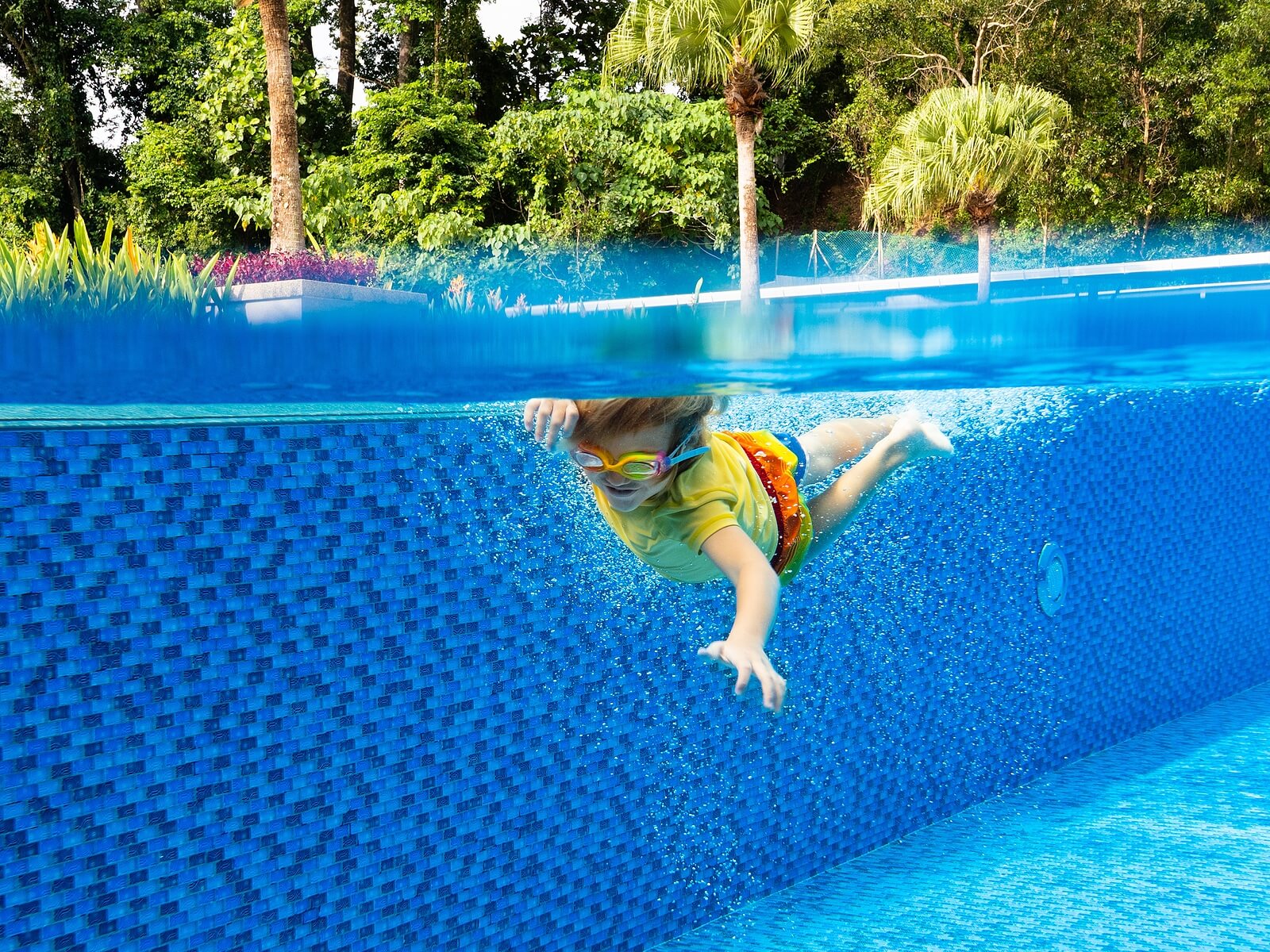 enfant qui fait de la natation