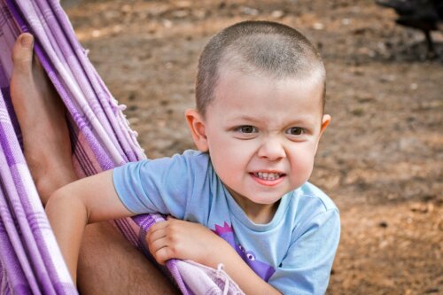 Niño con una personalidad fuerte.