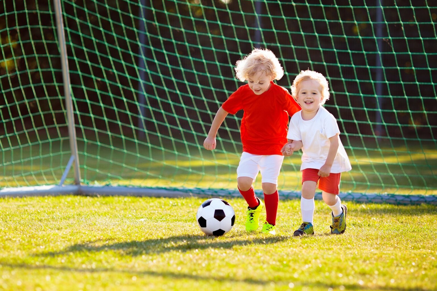 Hecho un desastre La forma Final Beneficios del fútbol para niños - Eres Mamá