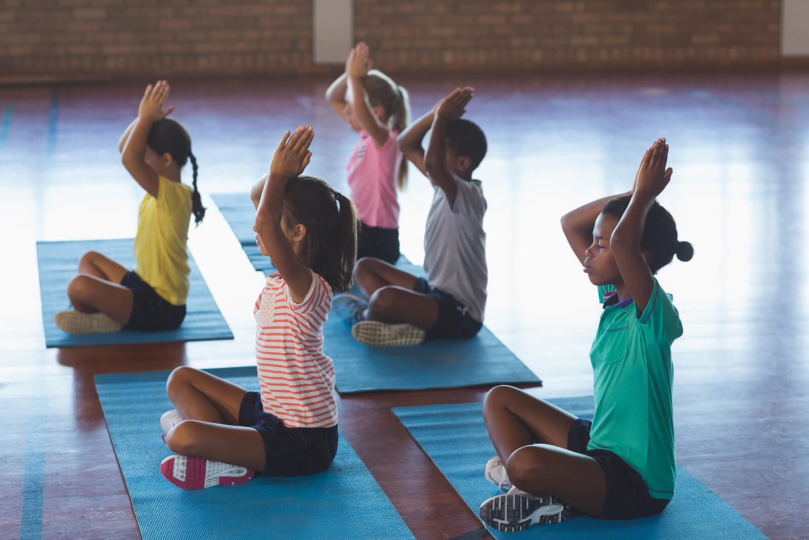 Yoga en el aula: claves y beneficios