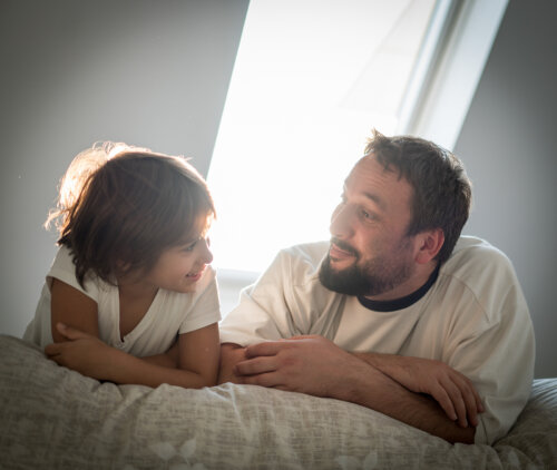 Enseña a tu hijo a amar su luz y a aceptar su sombra