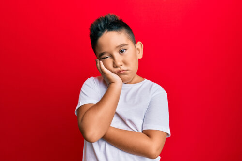 Niños que se aburren en vacaciones: causas y cómo actuar