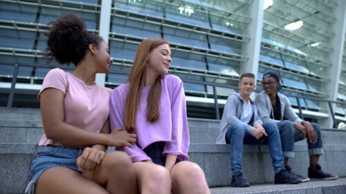 Parejas adolescentes.