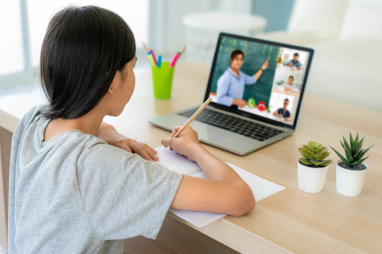 Cómo ayudar a los niños a concentrarse en las clases online