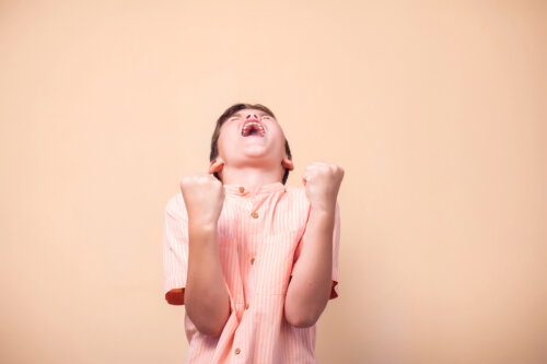 Cómo evitar que un niño insulte