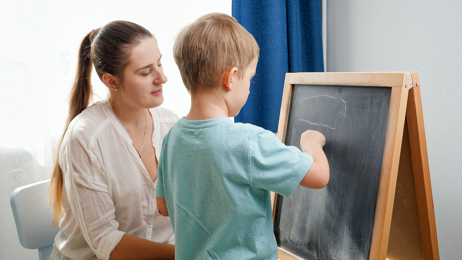 ¿Es recomendable que los niños tengan una pizarra en casa?