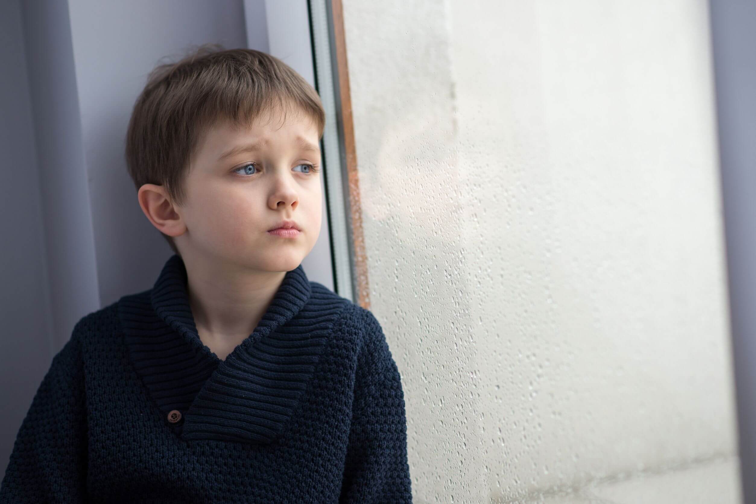 Niños que se sienten solos: ¿cómo actuar?