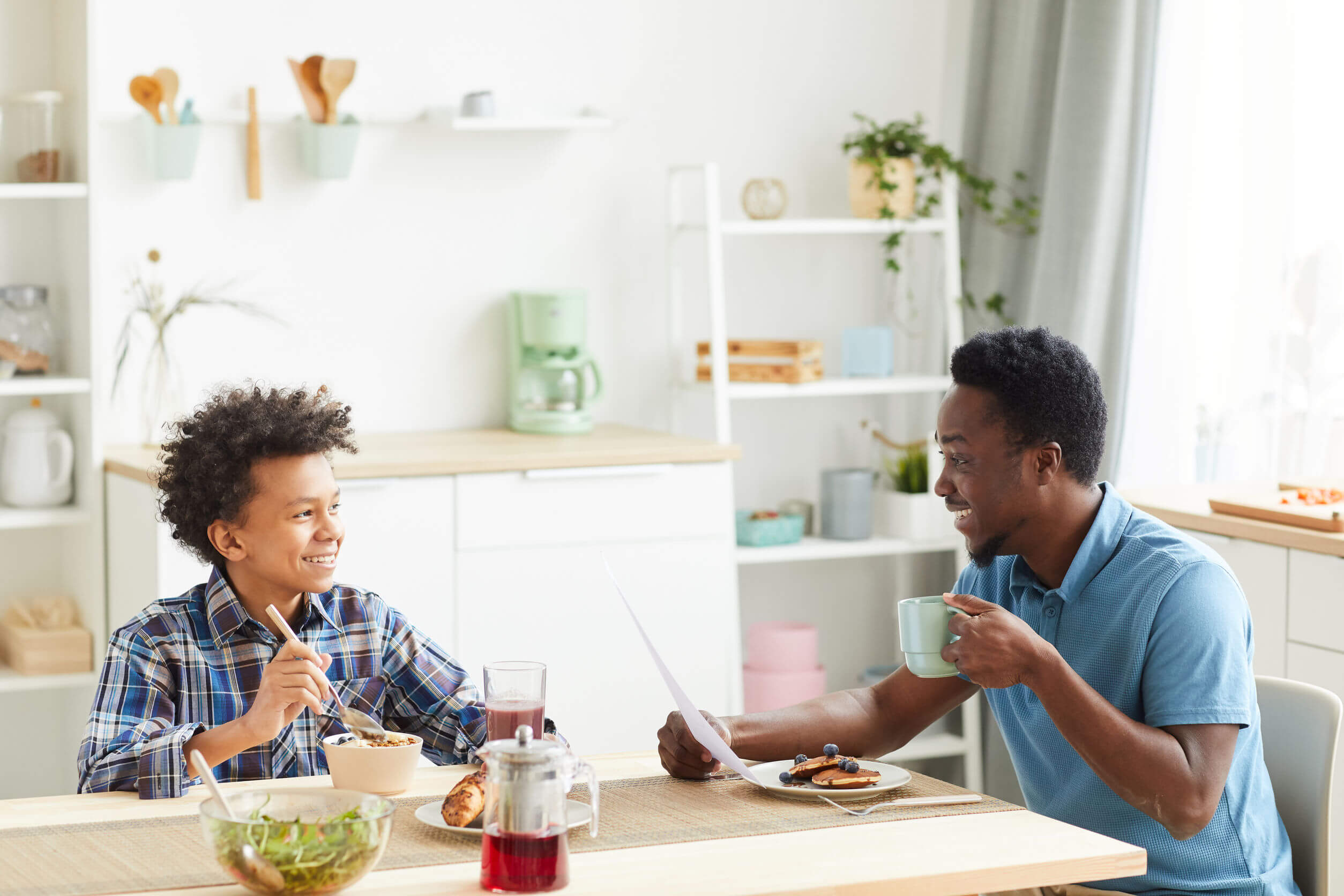 20 preguntas para conocer mejor a tu hijo adolescente