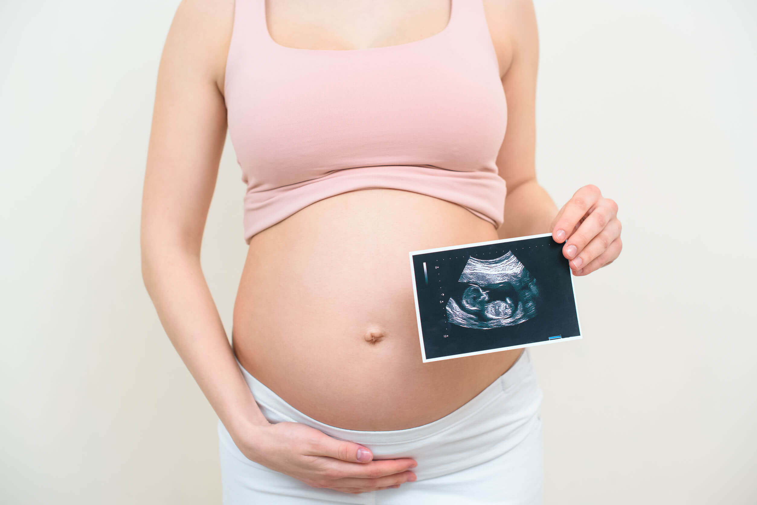Echographie d'un bébé à la semaine 34 de grossesse.