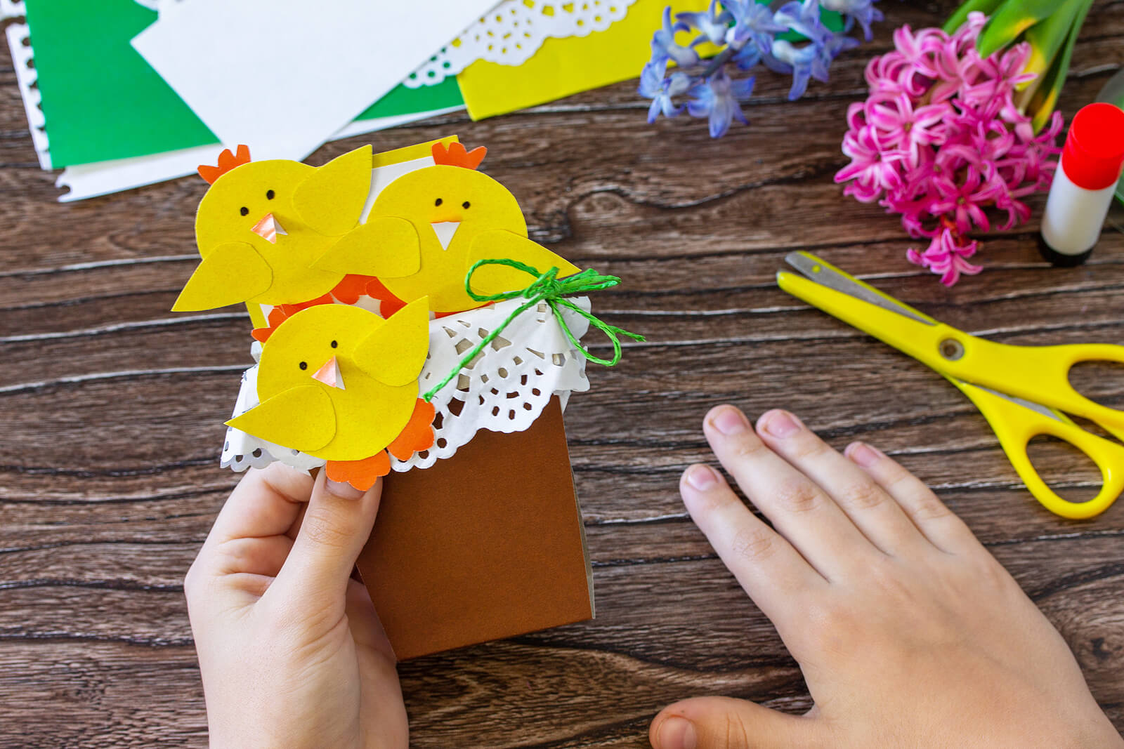 Les poussins sont l'un des objets d'artisanat animal que les enfants aiment le plus.