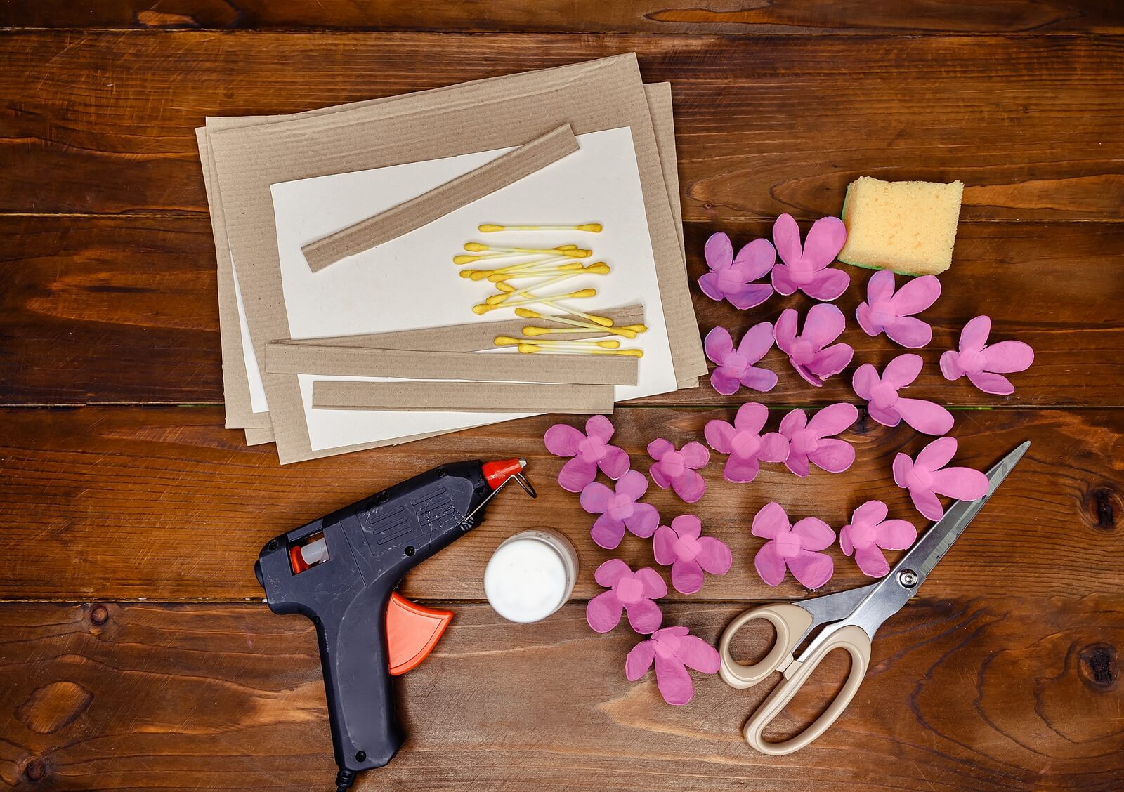 Materiales para hacer un photocall para niños.