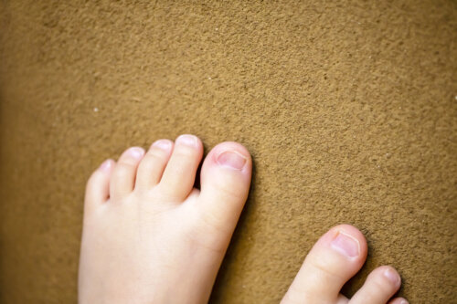 Uñas de los pies de un niño.