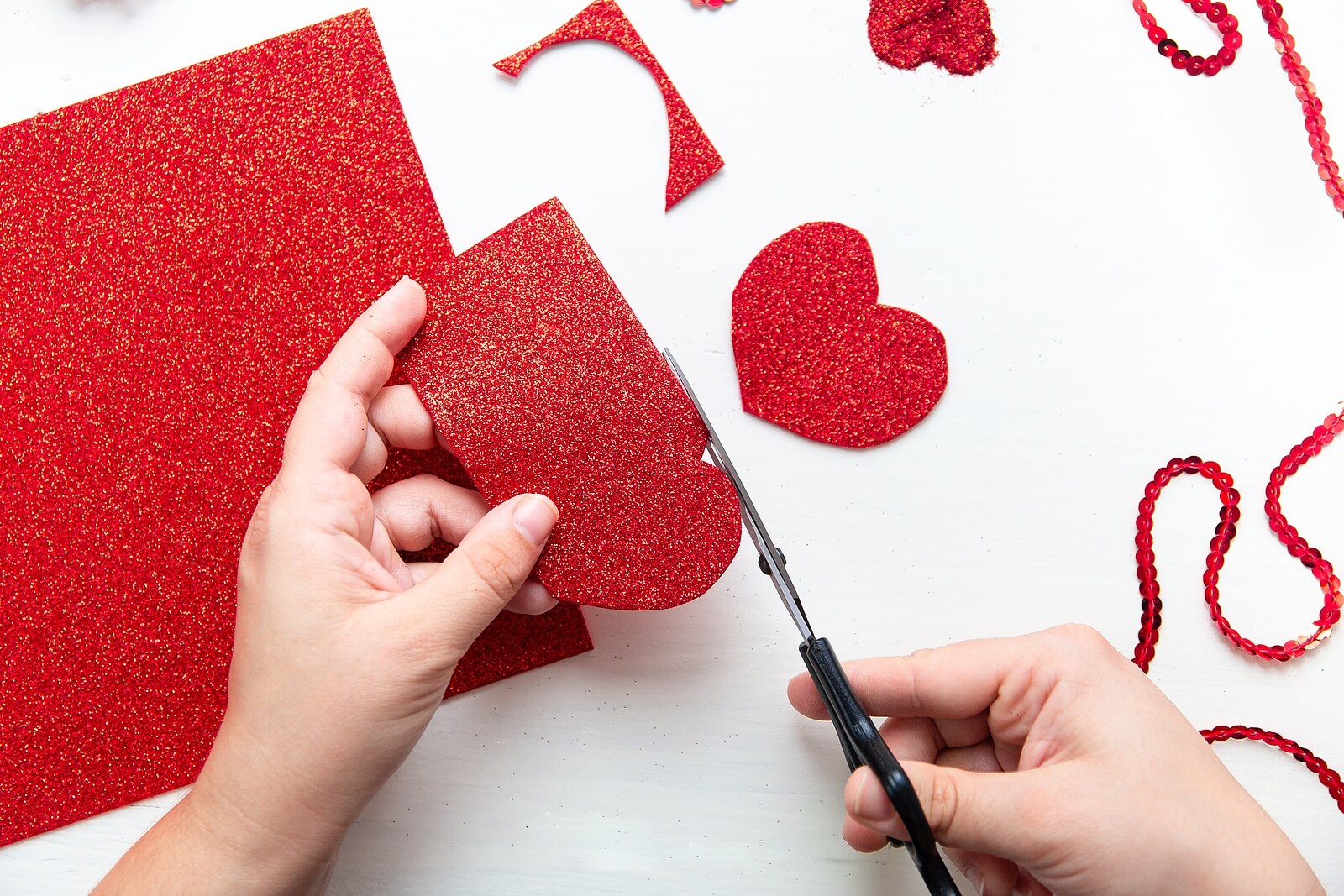 4 manualidades de San Valentín para hacer con niños
