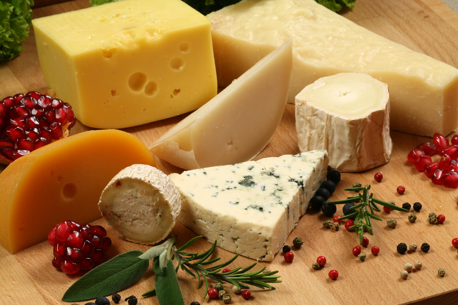 Algunos de los quesos que se pueden comer durante el embarazo.