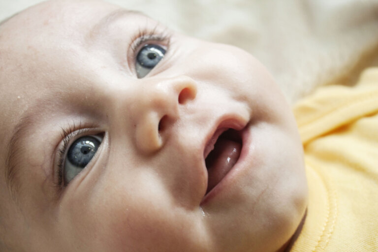 5 consejos para mantener las encías sanas de tu bebé